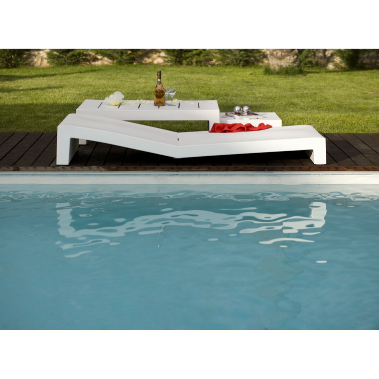 White Matte Polyethylene Outdoor Coffee Table
