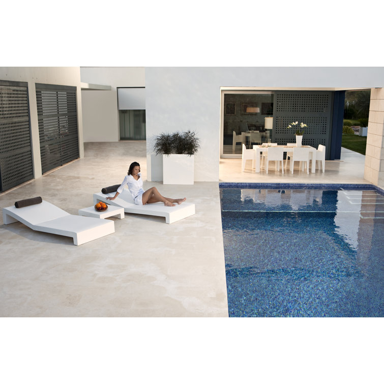 Jut Bronze Polyethylene Resin Indoor/Outdoor Lounge Table
