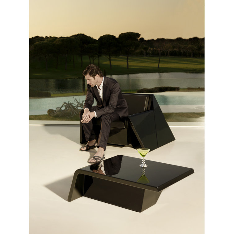 Origami-Inspired Rest Ecru Plastic Indoor/Outdoor Coffee Table