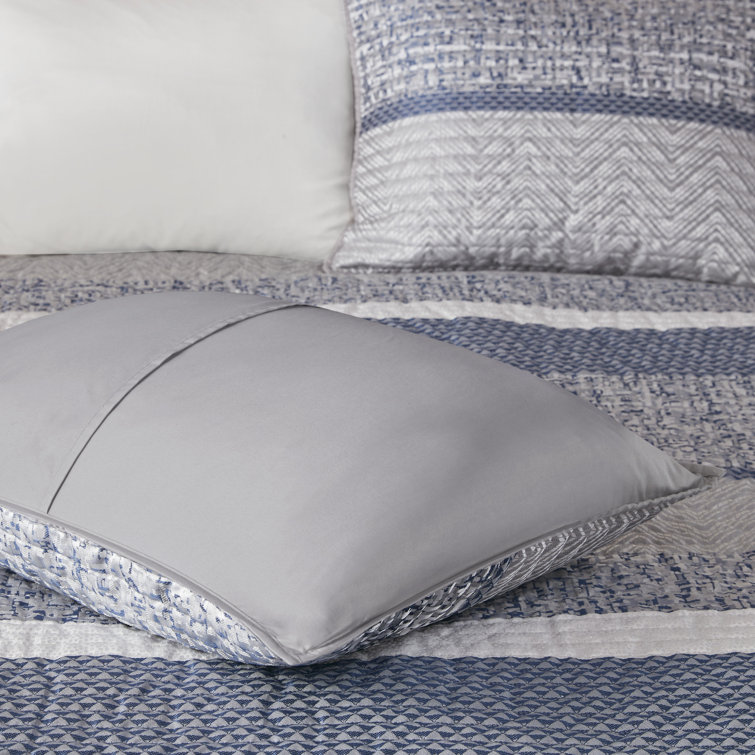 Navy Reversible Jacquard Full Quilt Set with Throw Pillows