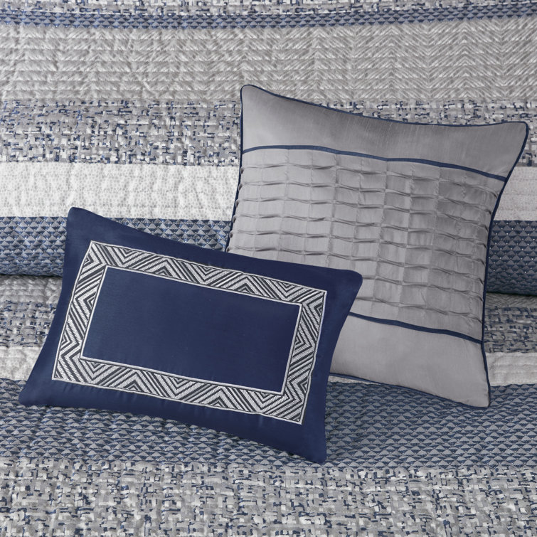Navy Reversible Jacquard Full Quilt Set with Throw Pillows