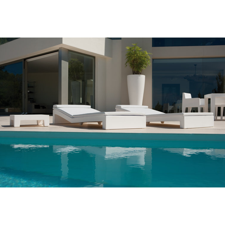 Jut Bronze Polyethylene Resin Indoor/Outdoor Lounge Table