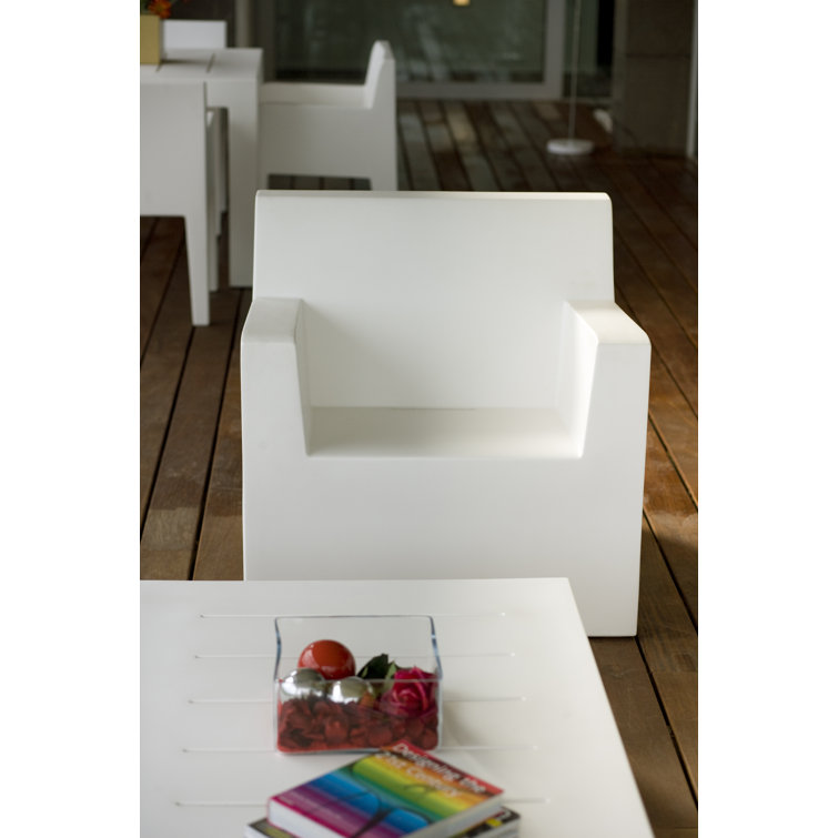 White Matte Polyethylene Outdoor Coffee Table