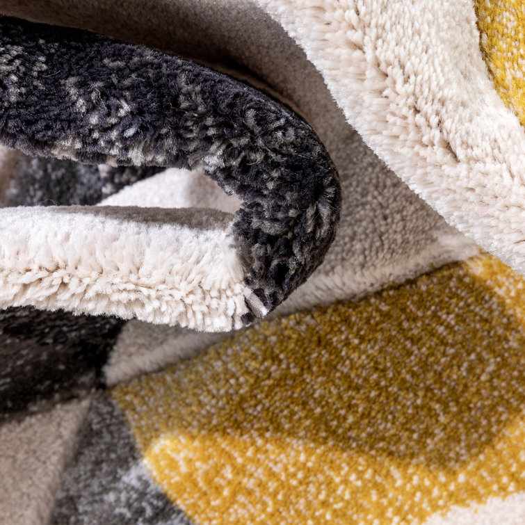 Gold Geometric 5' x 7' Synthetic Easy Care Rug