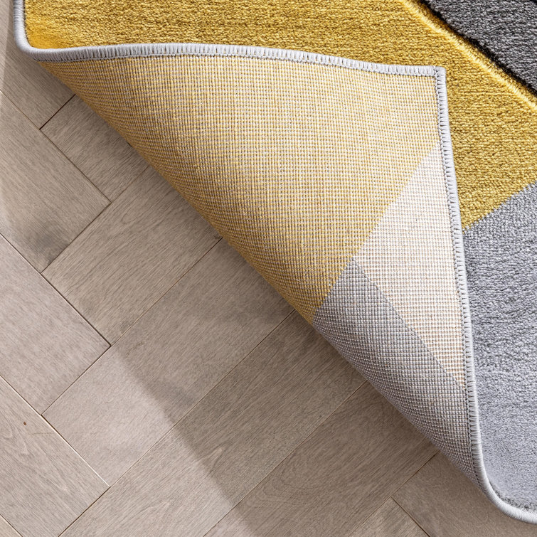 Nora Gold 5' x 7' Geometric Synthetic Reversible Rug