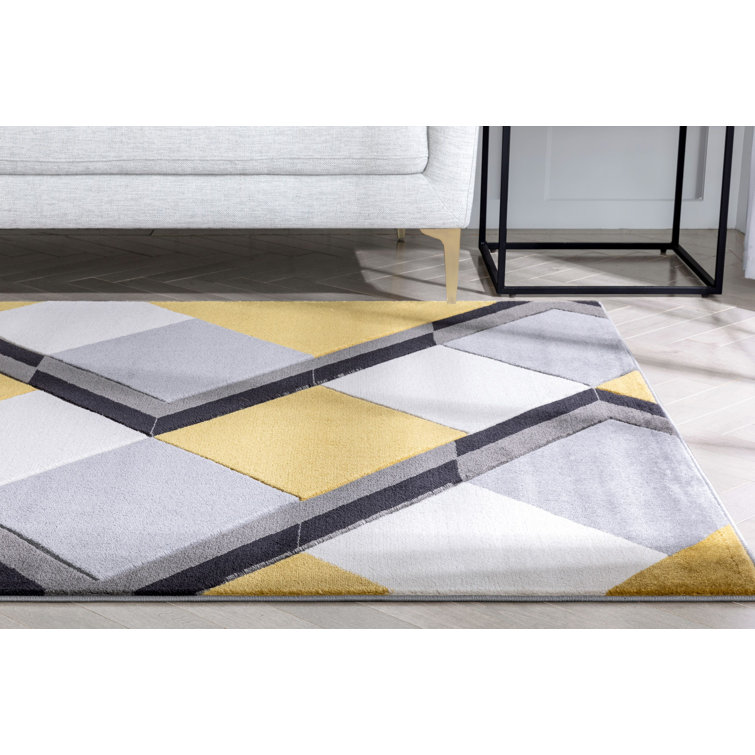 Nora Gold 5' x 7' Geometric Synthetic Reversible Rug