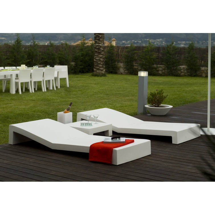 White Polyethylene Resin Indoor/Outdoor Chaise Lounger