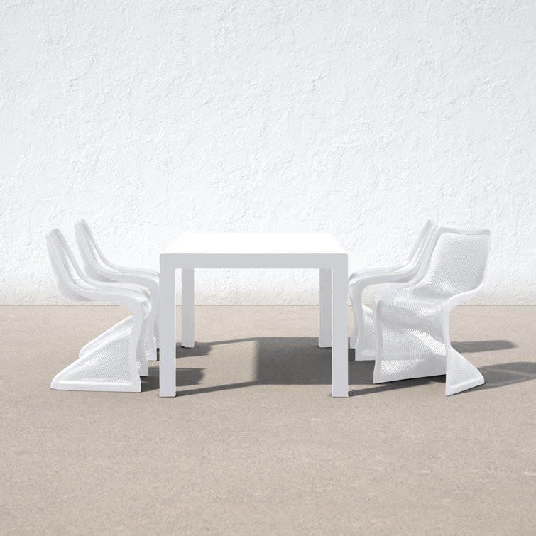 Tropical Resort 4-Person White Polypropylene Outdoor Dining Set
