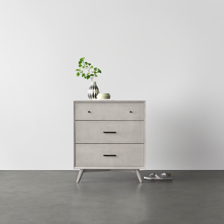 Flynn Gray 32" Transitional Mid-Century Modern 3-Drawer Chest