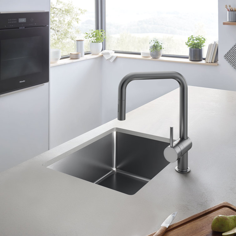 Stainless Steel Modern Pull-Out Spray Kitchen Faucet
