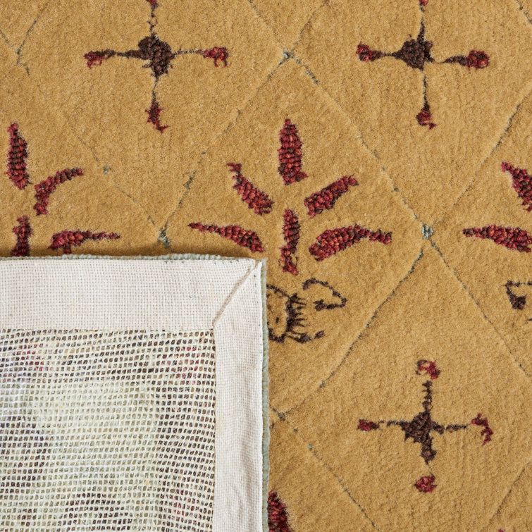 Handmade Red and Beige Floral Wool Accent Rug 2' x 3'