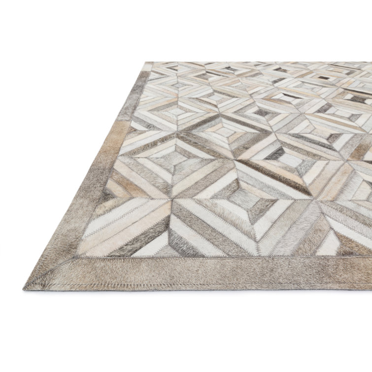 Handmade Ivory and Gray Cowhide Geometric Area Rug