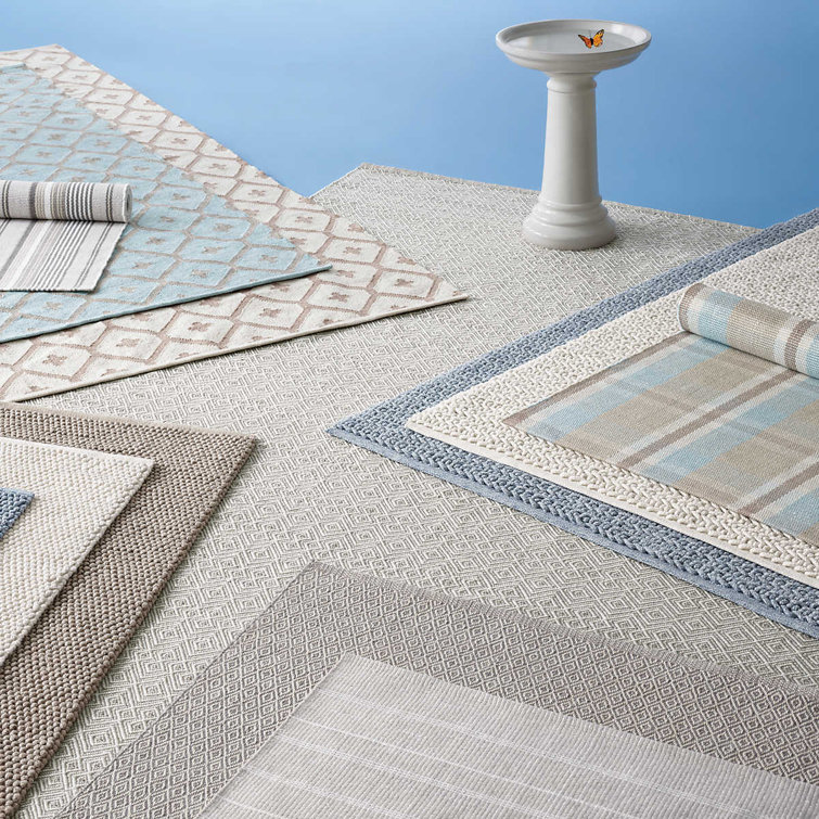 Gray and Ivory Stripe 6' x 9' Synthetic Flat Woven Rug