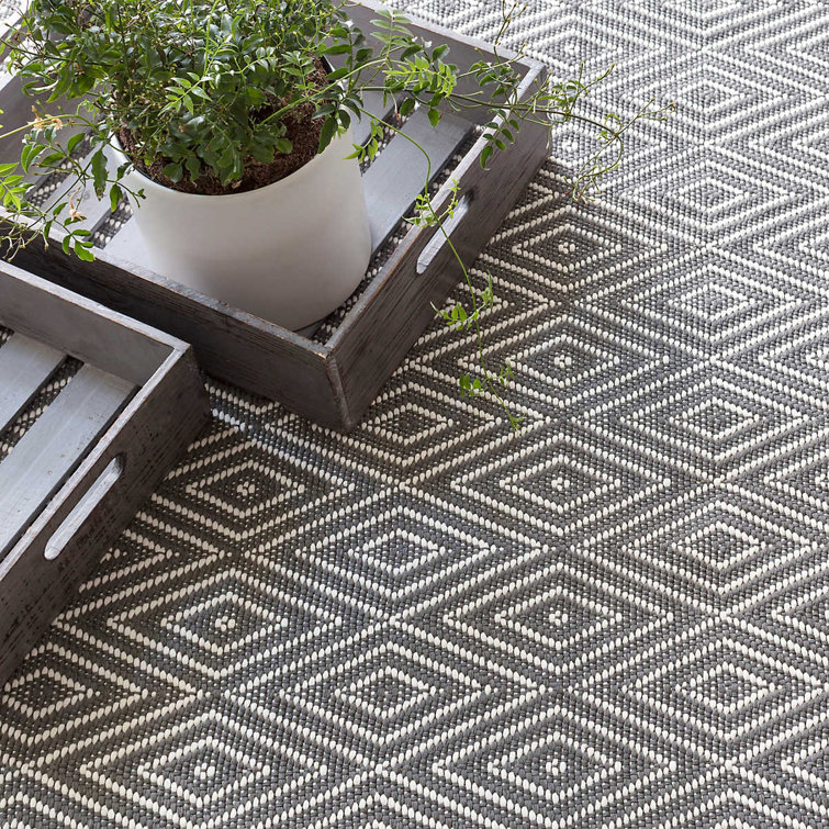 Graphite and Ivory Diamond 10' x 14' Indoor/Outdoor Rug
