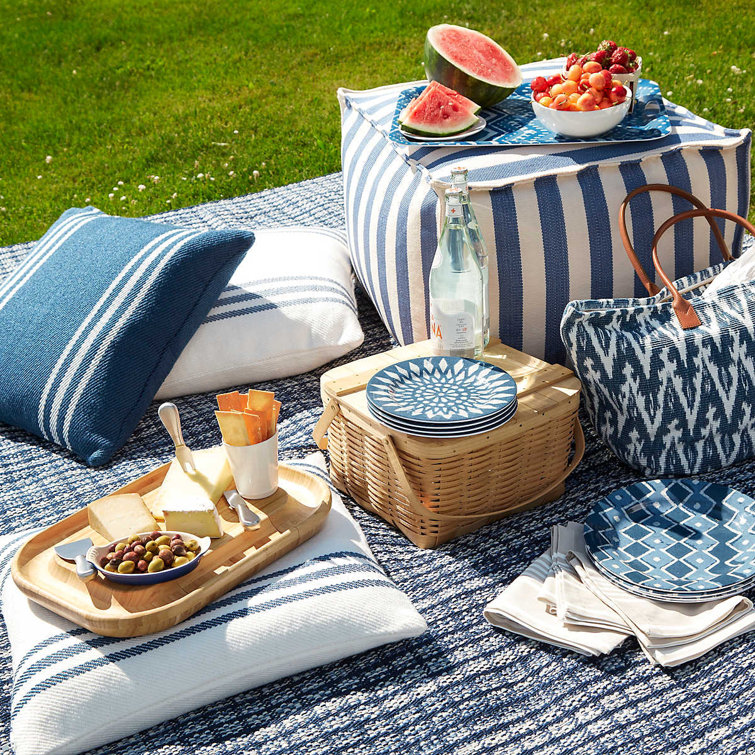 Coco Blue Checkerboard Handwoven Indoor/Outdoor Rug 2' x 3'