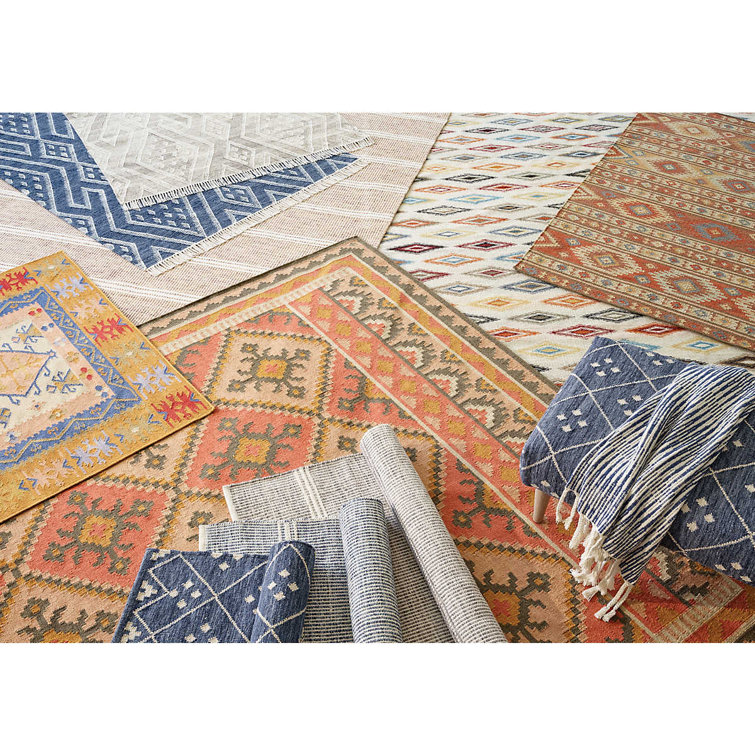 Malta Blue and Ivory Handwoven Wool Rug, 8' x 10'
