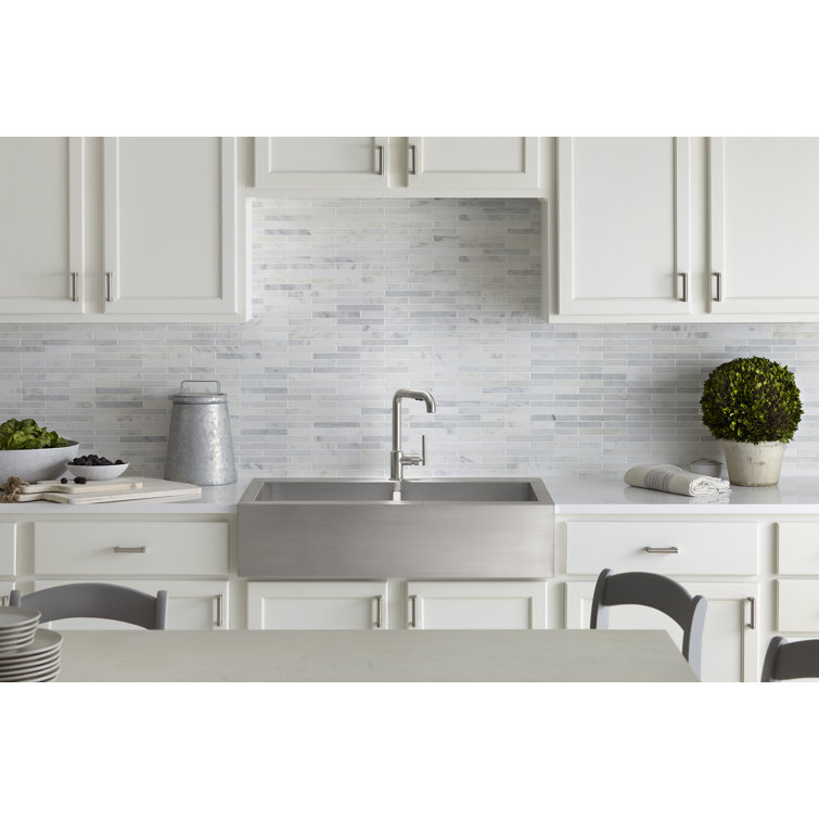 Sleek Stainless Steel Single-Handle Kitchen Faucet with Pull-Out Spray