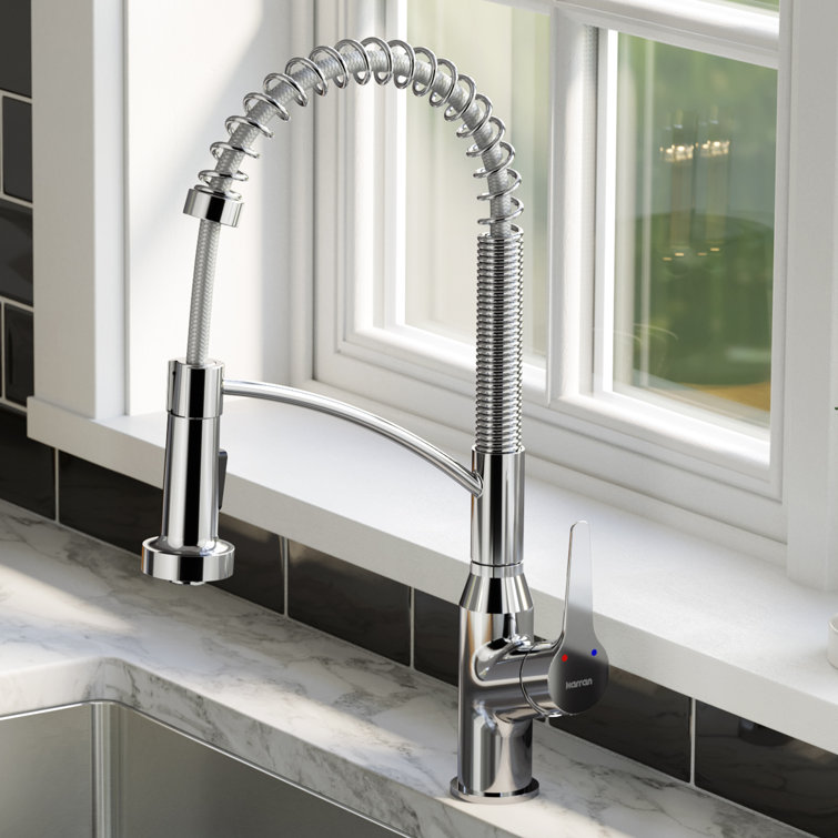 Chrome Single-Handle Pull-Down Sprayer Kitchen Faucet