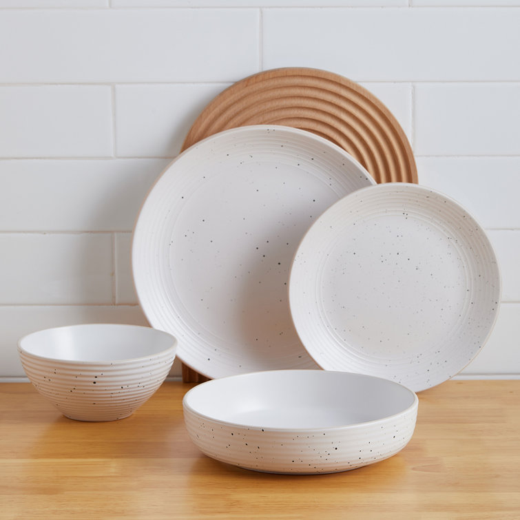Off-White Ceramic 16-Piece Ribbed Dinnerware Set