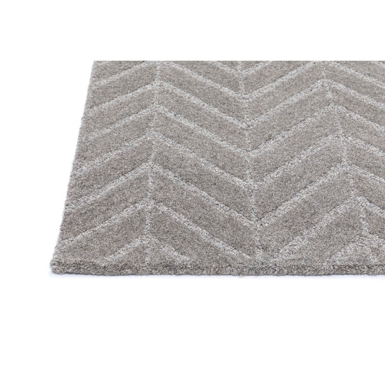 Subtle Herringbone Tufted Wool 5' x 8' Area Rug in Gray