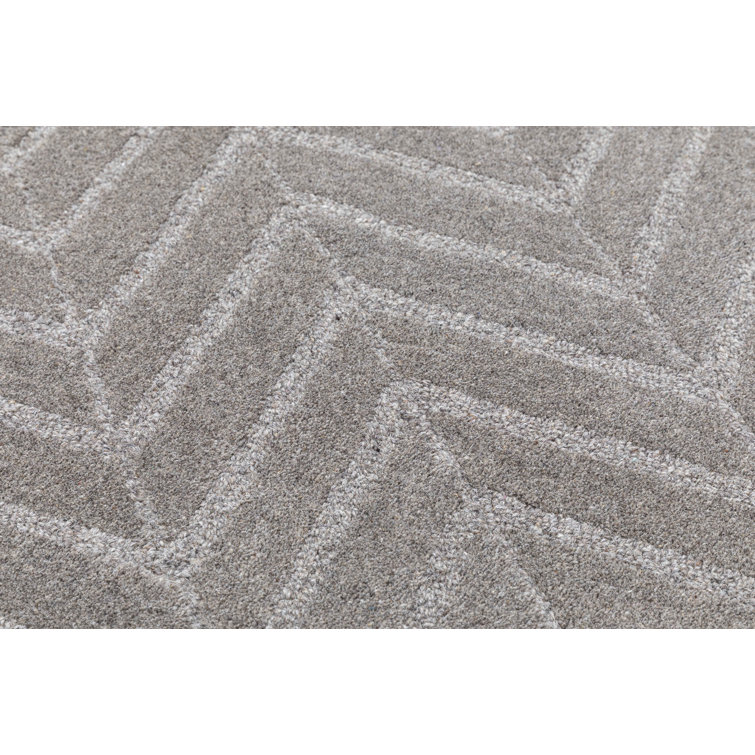 Subtle Herringbone Tufted Wool 5' x 8' Area Rug in Gray