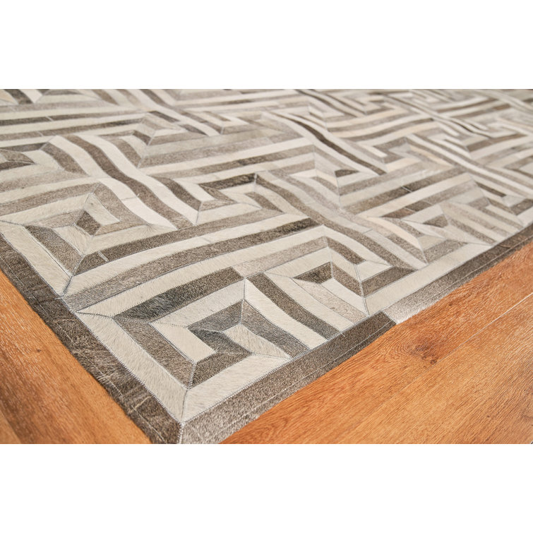 Handmade Gray Geometric Cowhide 5' x 8' Area Rug