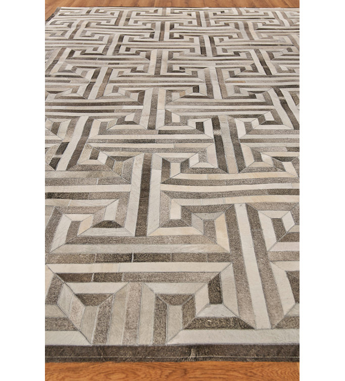 Handmade Gray Geometric Cowhide 5' x 8' Area Rug