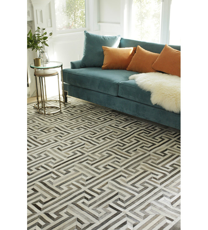 Handmade Gray Geometric Cowhide 5' x 8' Area Rug
