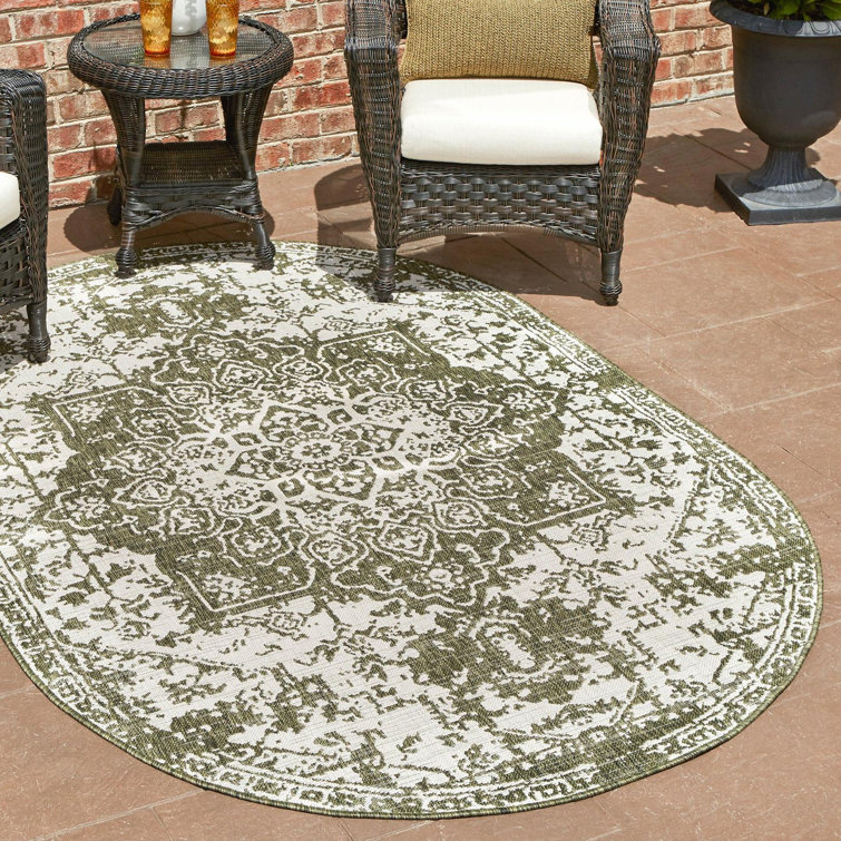 Green and Ivory Oval Flat Woven Synthetic Outdoor Rug, 8' x 10'