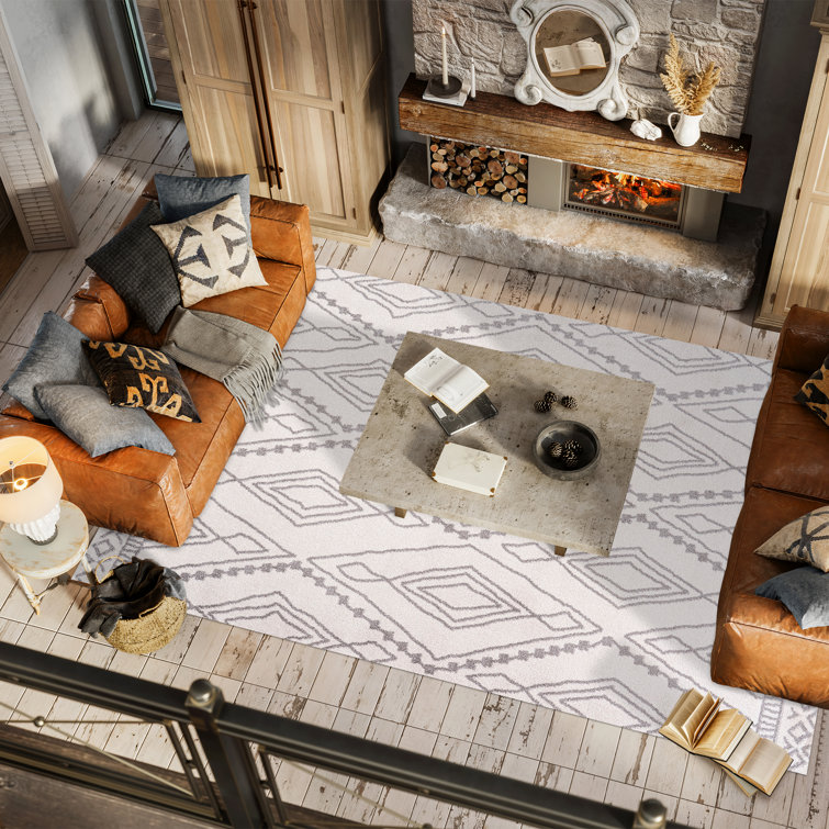Ivory and Gray Trellis Synthetic Easy-Care Area Rug - 5' x 8'