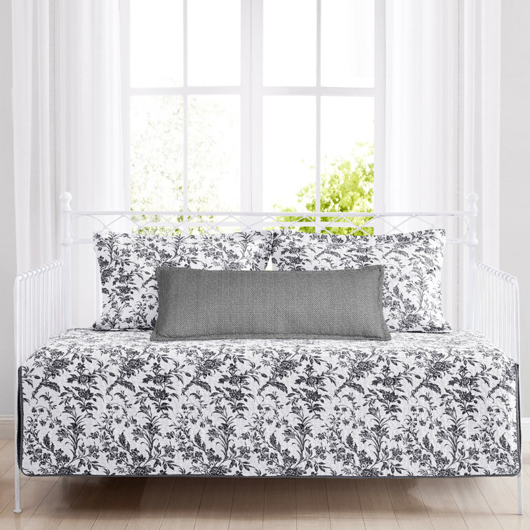 Amberley Black and White Reversible Cotton Quilt Set