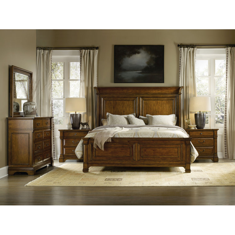 Traditional Tynecastle 3-Drawer Nightstand in Rich Brown