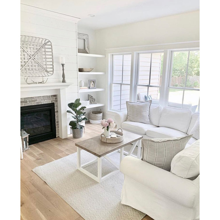 Platinum and White Diamond Pattern 4' x 6' Reversible Rug