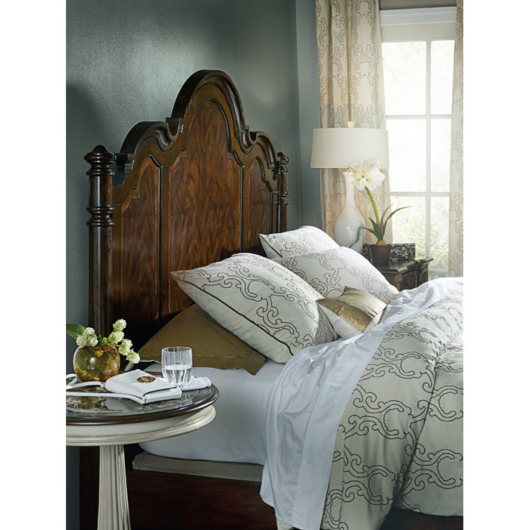 Leesburg Mahogany Queen Poster Bed with Arched Headboard