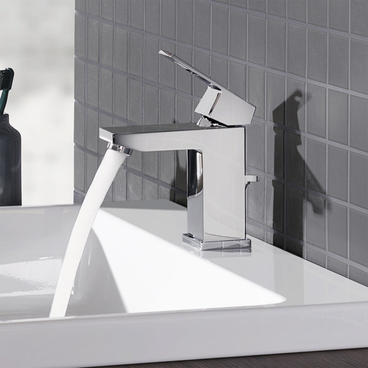 Chrome Brass Single Hole Bathroom Faucet with Drain Assembly