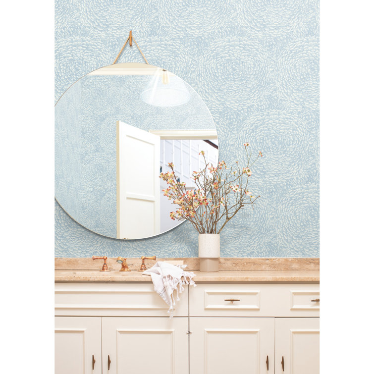 Blue Floral Nonwoven Wallpaper with Soft Petals Design