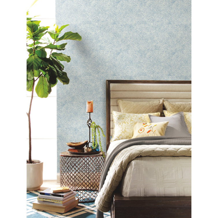 Blue Floral Nonwoven Wallpaper with Soft Petals Design