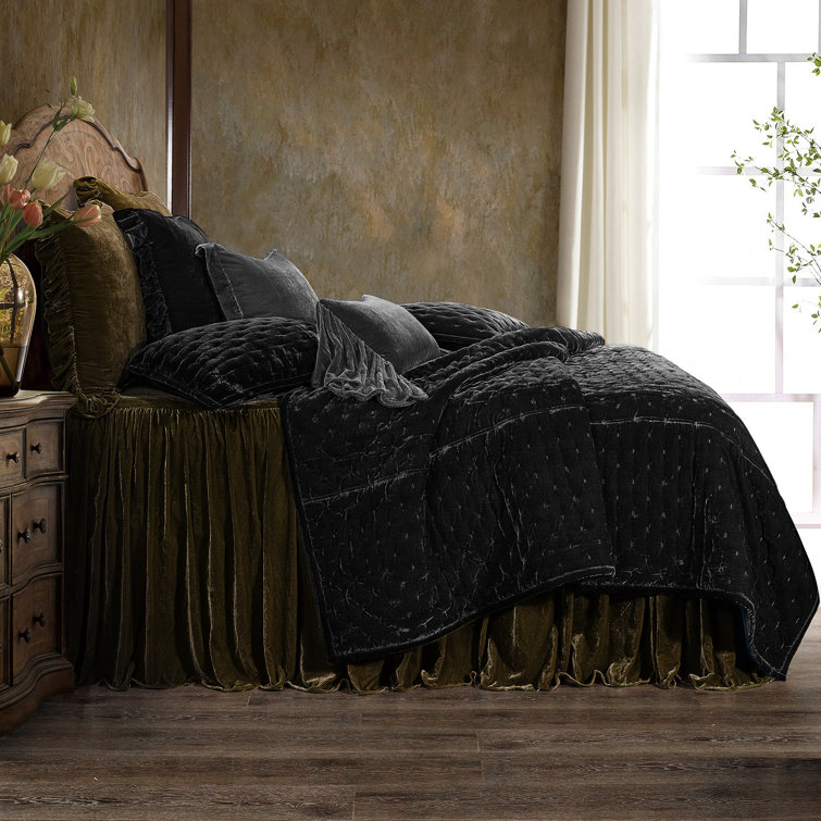Queen Black Velvet Quilt Set