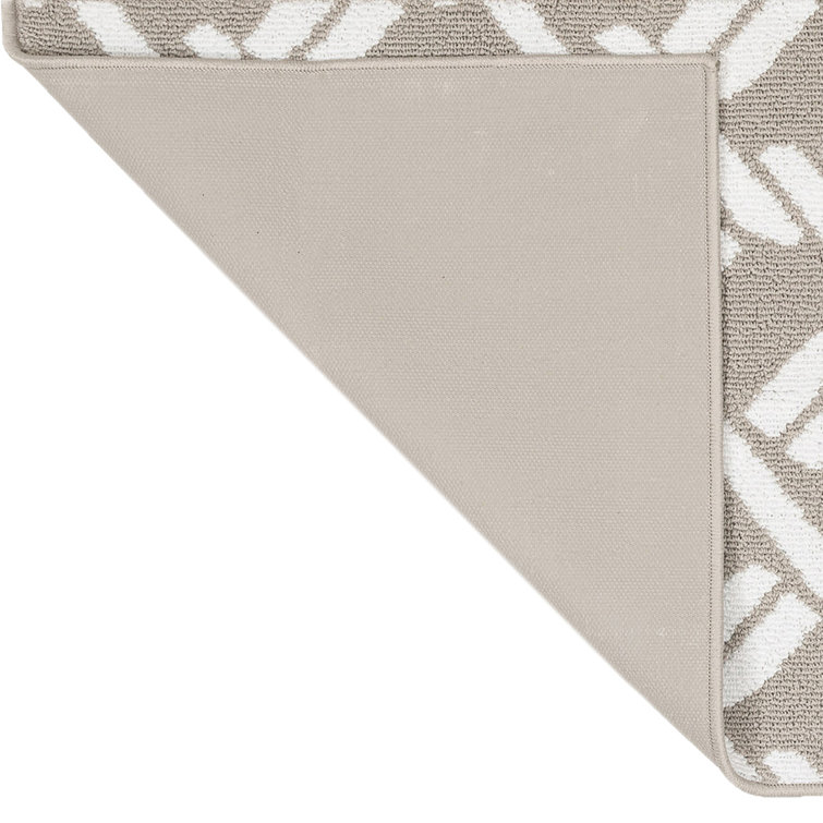 Gray Geometric Tufted Synthetic Runner Rug 26" x 96"
