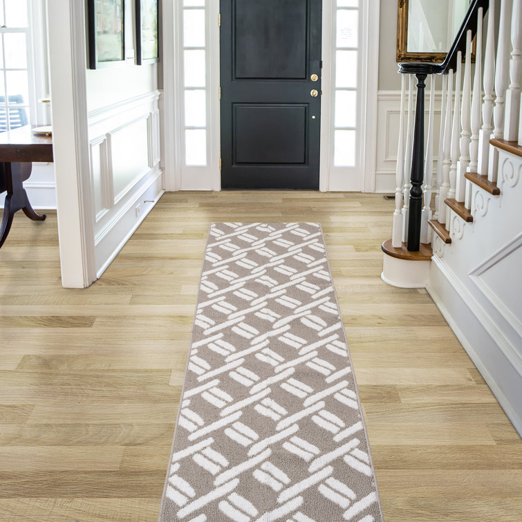 Gray Geometric Tufted Synthetic Runner Rug 26" x 96"