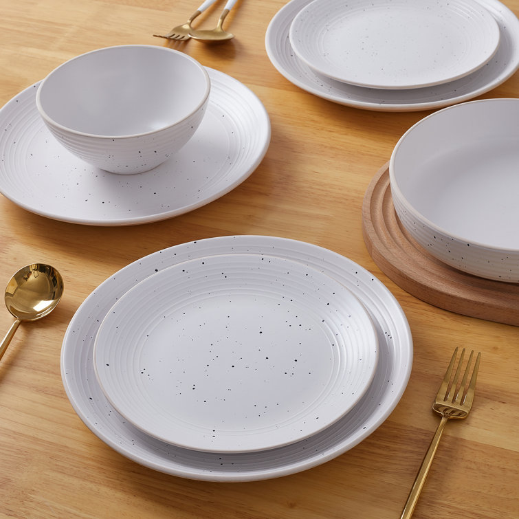 Off-White Ceramic 16-Piece Ribbed Dinnerware Set