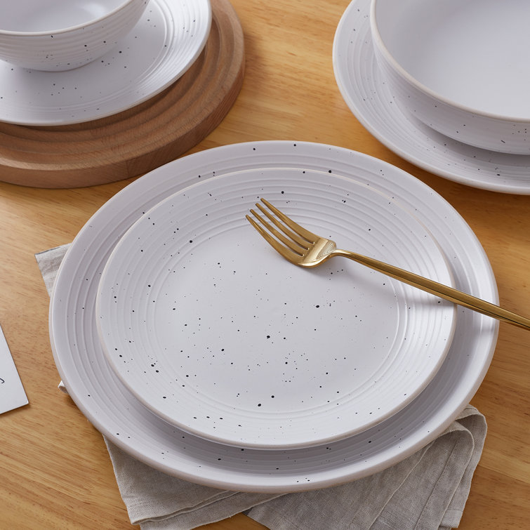 Off-White Ceramic 16-Piece Ribbed Dinnerware Set