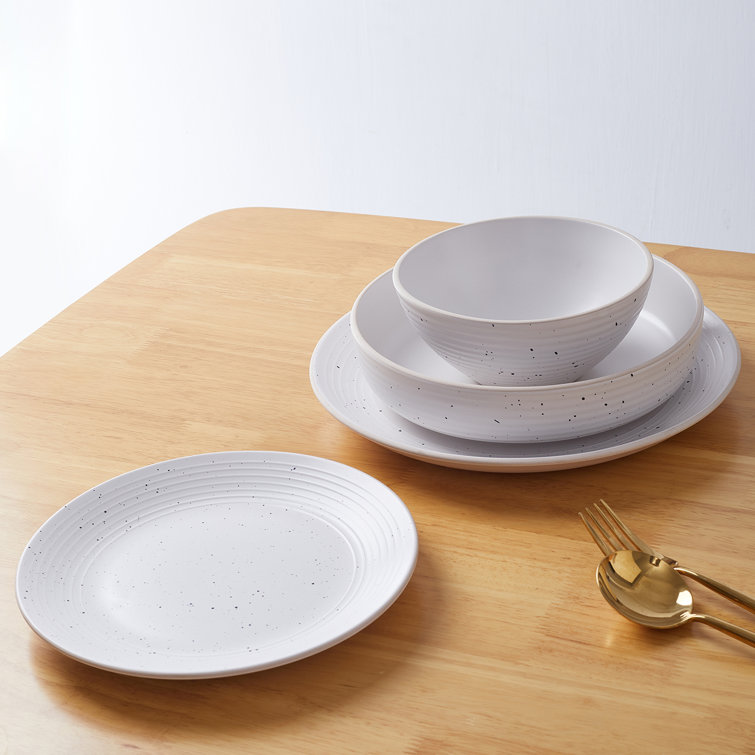 Off-White Ceramic 16-Piece Ribbed Dinnerware Set