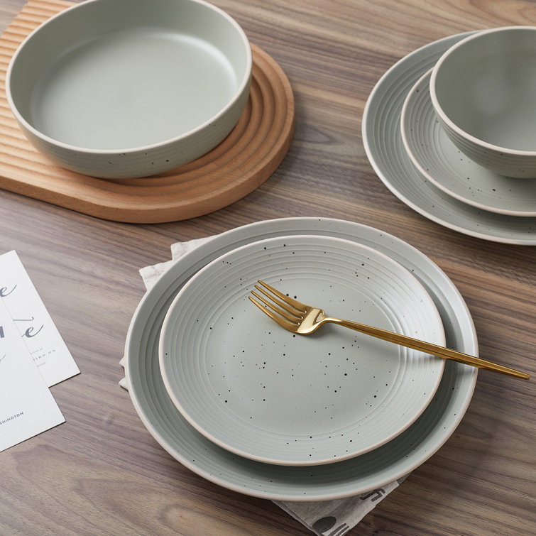 Green and White Ceramic 16-Piece Dinnerware Set