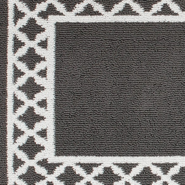 Baize Chain Trellis Black Synthetic 45"x26" Machine-Made Runner Rug