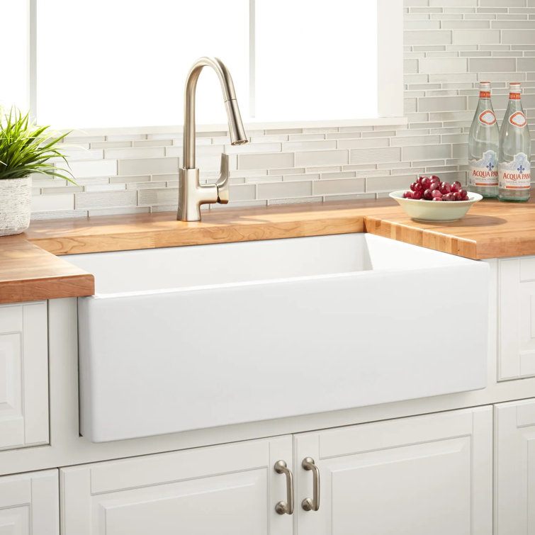 Grigham 33" White Fireclay Spacious Farmhouse Kitchen Sink