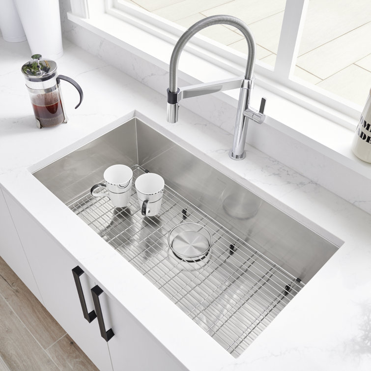 Quatrus 32" Single Bowl Stainless Steel Undermount Kitchen Sink