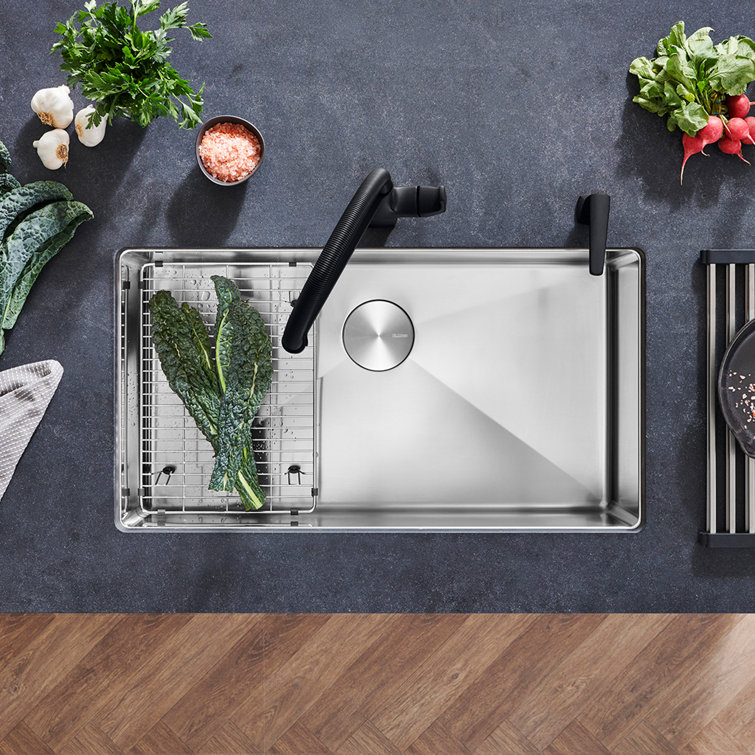 Quatrus 32" Stainless Steel Single Bowl Undermount Kitchen Sink