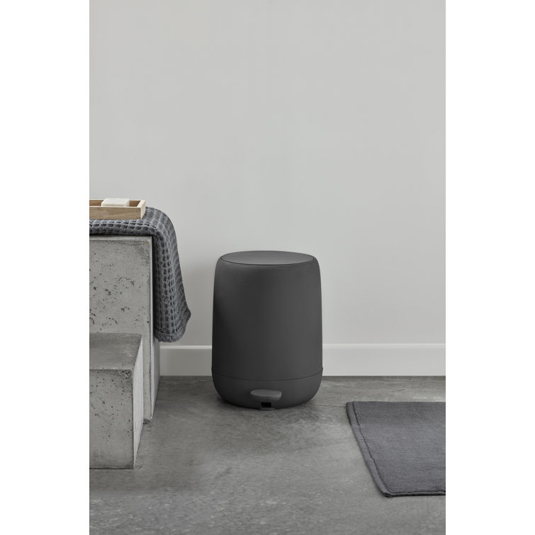 Magnet Charcoal Plastic Pedal Bin with Soft-Close Lid