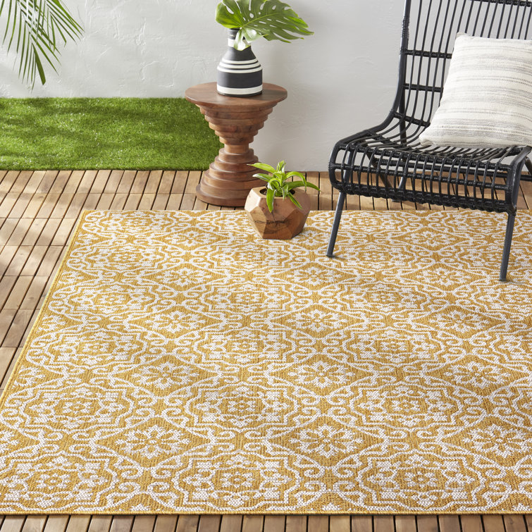 Yellow and White Geometric Synthetic 6' x 9' Rectangular Rug